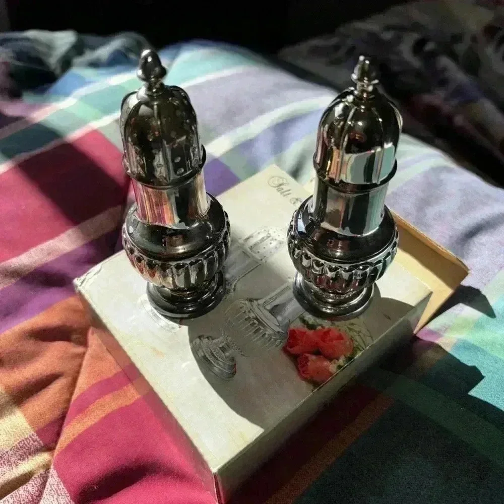 NWOT salt shakers - Picture 9 of 9